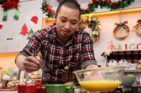 「テレビ千鳥SP」の「DAIGO'S キッチン」で料理する千鳥・大悟。(c)テレビ朝日