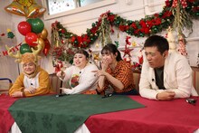 （左から）千鳥ノブ、渡辺直美、新川優愛、博多華丸。(c)テレビ朝日