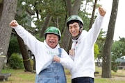 出川哲朗(左)と草なぎ剛(右)。