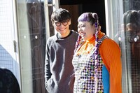 山口一郎（左）と渡辺直美（右）。(c)NHK