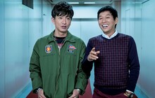 「UOMO」2020年2月号「Session」誌面より、木村拓哉（左）と明石家さんま（右）。（撮影：KEI OGATA）