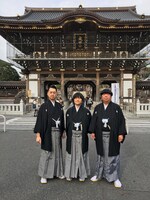 「開運!!バナナバカリぶらり」に出演するバナナマンとバカリズム（中央）。(c)フジテレビ