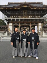 「開運!!バナナバカリぶらり」に出演するバナナマンとバカリズム（中央）。(c)フジテレビ