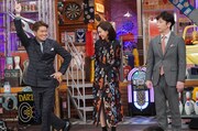 左からヒロミ、桐谷美玲、フットボールアワー後藤。(c)日本テレビ