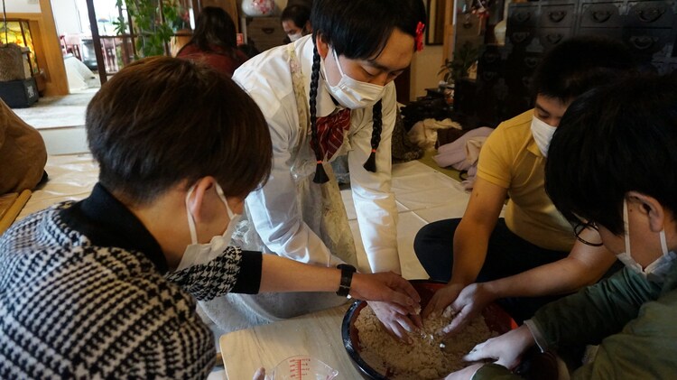 如月マロンがバスツアーで蕎麦打ち体験 ジェラ西本は巧みな手さばきで魅了 イベントレポート 写真23枚 お笑いナタリー
