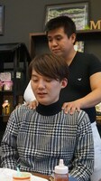 ジェラードン海野（手前）とヤンキーカップルの男性（奥）。