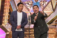 最終決戦でネタを披露するミルクボーイ。(c)M-1グランプリ事務局