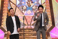 最終決戦でネタを披露するかまいたち。(c)M-1グランプリ事務局