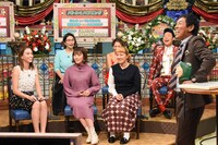 「超踊る！さんま御殿!!サンタ美女が大騒ぎ!超豪華有名人の聖夜祭」のワンシーン。(c)日本テレビ