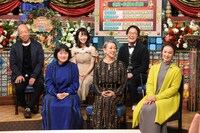 「超踊る！さんま御殿!!サンタ美女が大騒ぎ!超豪華有名人の聖夜祭」のワンシーン。(c)日本テレビ