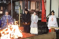 お焚き上げの様子。(c)フジテレビ