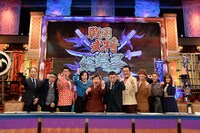 「国民10万人がガチ投票！戦国武将総選挙」の出演者たち。(c)テレビ朝日