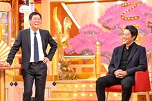 左から明石家さんま、堤真一。(c)TBS