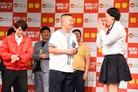 如月マロン握手会のデモンストレーションの様子。