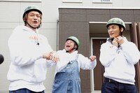 左から香取慎吾、出川哲朗、草なぎ剛。