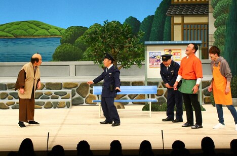 「岡村隆史の花の駐在さん」のワンシーン。(c)ABCテレビ