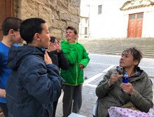 スペインの子供たちとヒロシ。(c)BS朝日