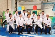 「ビートたけしのオワラボ」の出演者たち。(c)フジテレビ