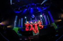 きつね×EXIT（photo by Miki Fujiwara）