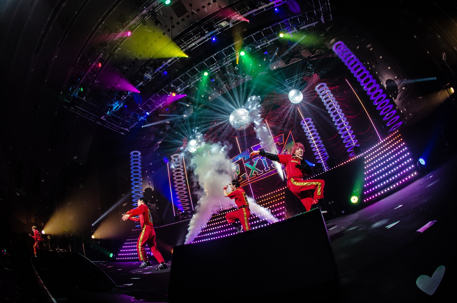 きつね×EXIT（photo by Miki Fujiwara）