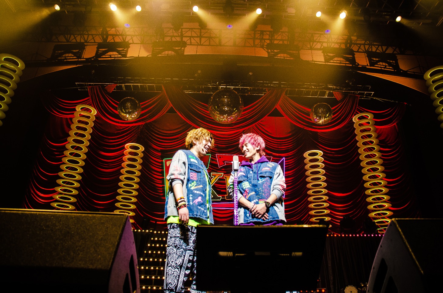 EXIT（photo by Miki Fujiwara）