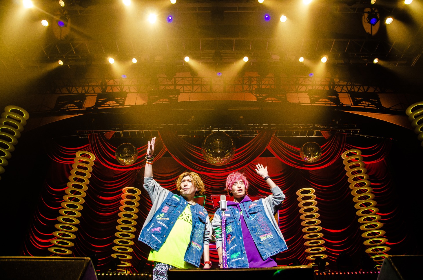 EXIT（photo by Miki Fujiwara）