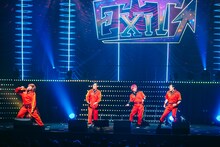 きつね×EXIT（photo by Shingo Tamai）