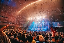 きつね×EXITによるパフォーマンスの様子。（photo by Shingo Tamai）