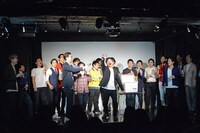 オープニングで乾杯する一同。掛け声はウエストランド河本の「ルネッサーンス！」。