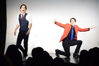 「テクニカルチャンピオン」で訪れた静寂をモンローズ宮本（左）に助けてもらうさすらいラビー中田（右）。