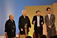 左から三遊亭笑遊、三遊亭遊雀、ナイツ。(c)チバテレ