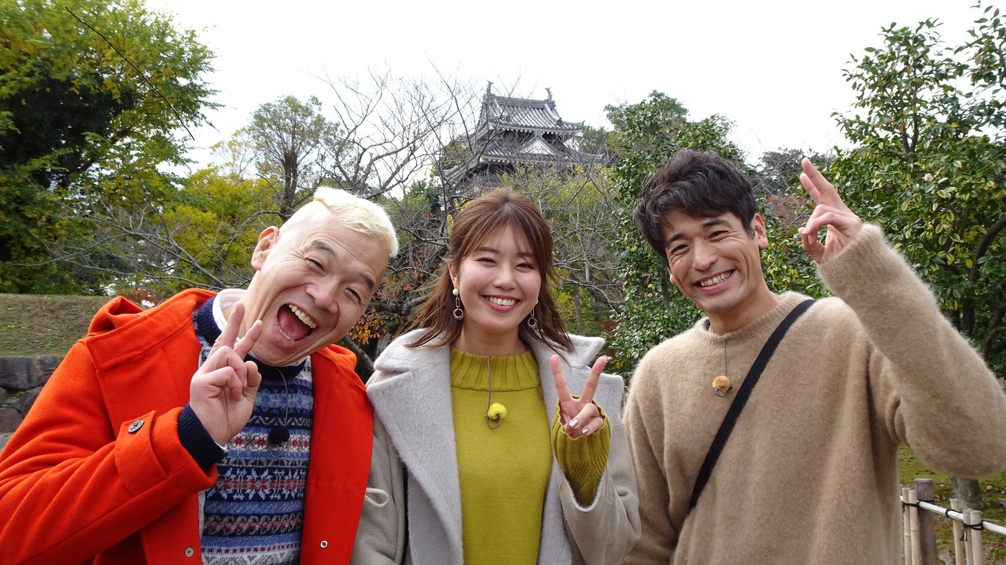 左からキャイ～ン・ウド鈴木、稲村亜美、佐藤隆太。(c)メ～テレ