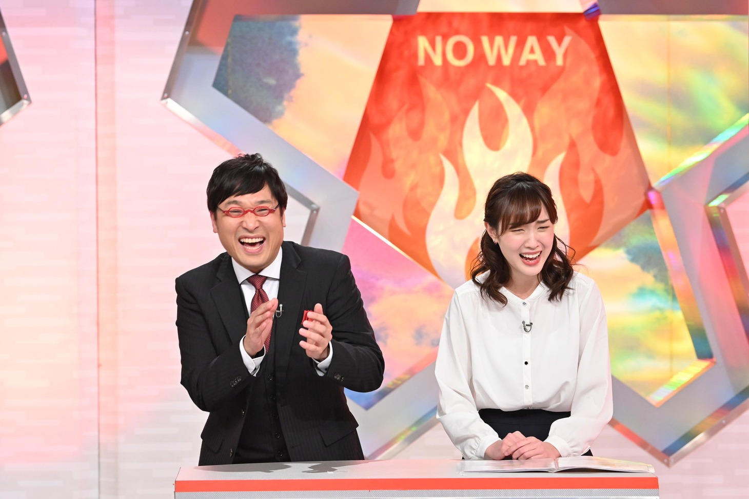 （左から）南海キャンディーズ山里、澤田有也佳アナ。(c)ABCテレビ