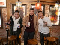 （左から）爆笑問題・太田、舘ひろし、くりぃむしちゅー上田。(c)中京テレビ