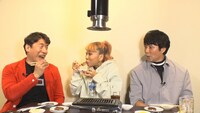 「ジモン・渡部のこれが絶景料理だ！2020新春SP」に出演する（左から）ダチョウ倶楽部・寺門ジモン、青山テルマ、アンジャッシュ渡部。(c)フジテレビ