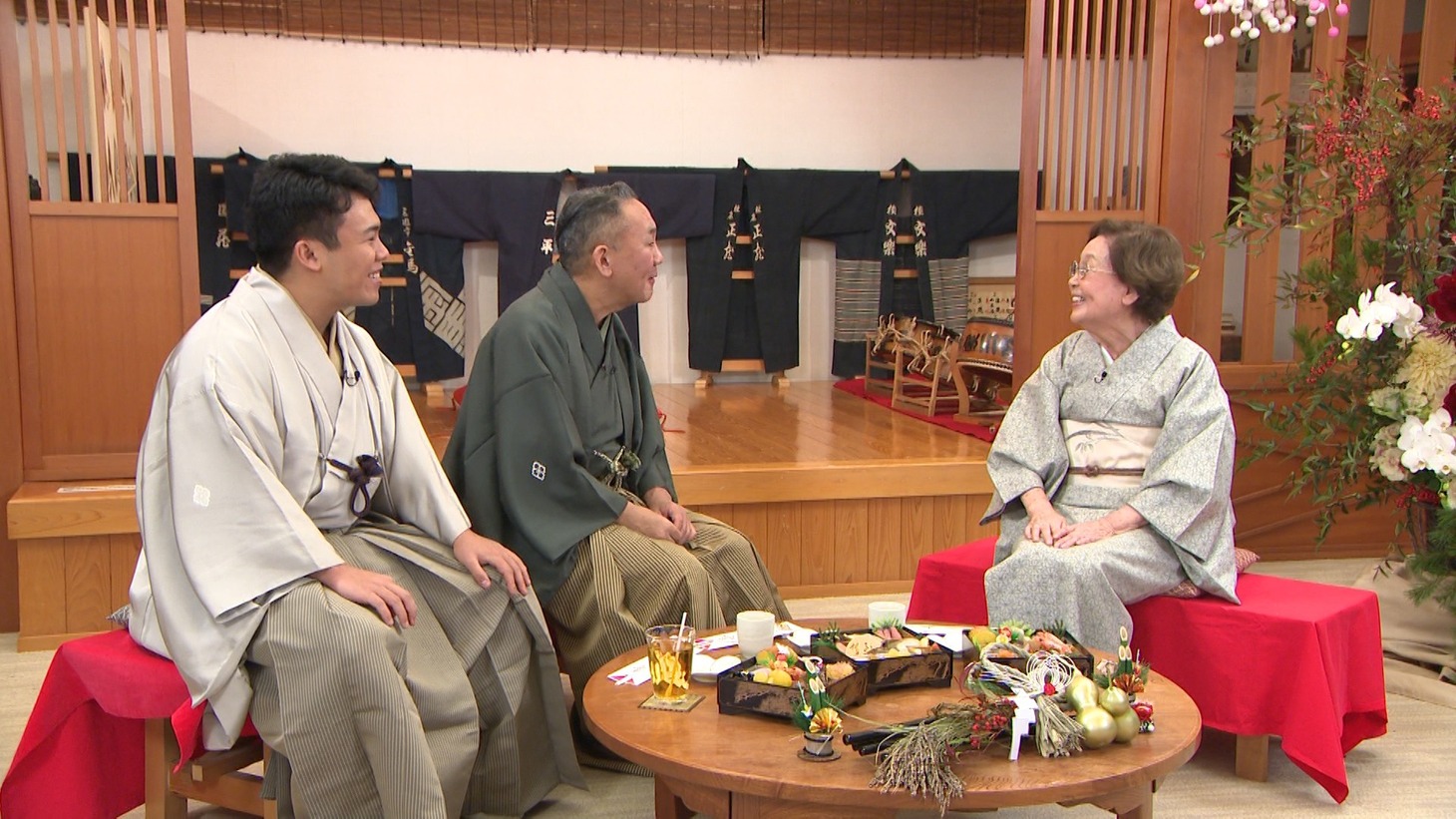 「ボクらの時代」に出演する（左から）林家たま平、林家正蔵、海老名香葉子。(c)フジテレビ