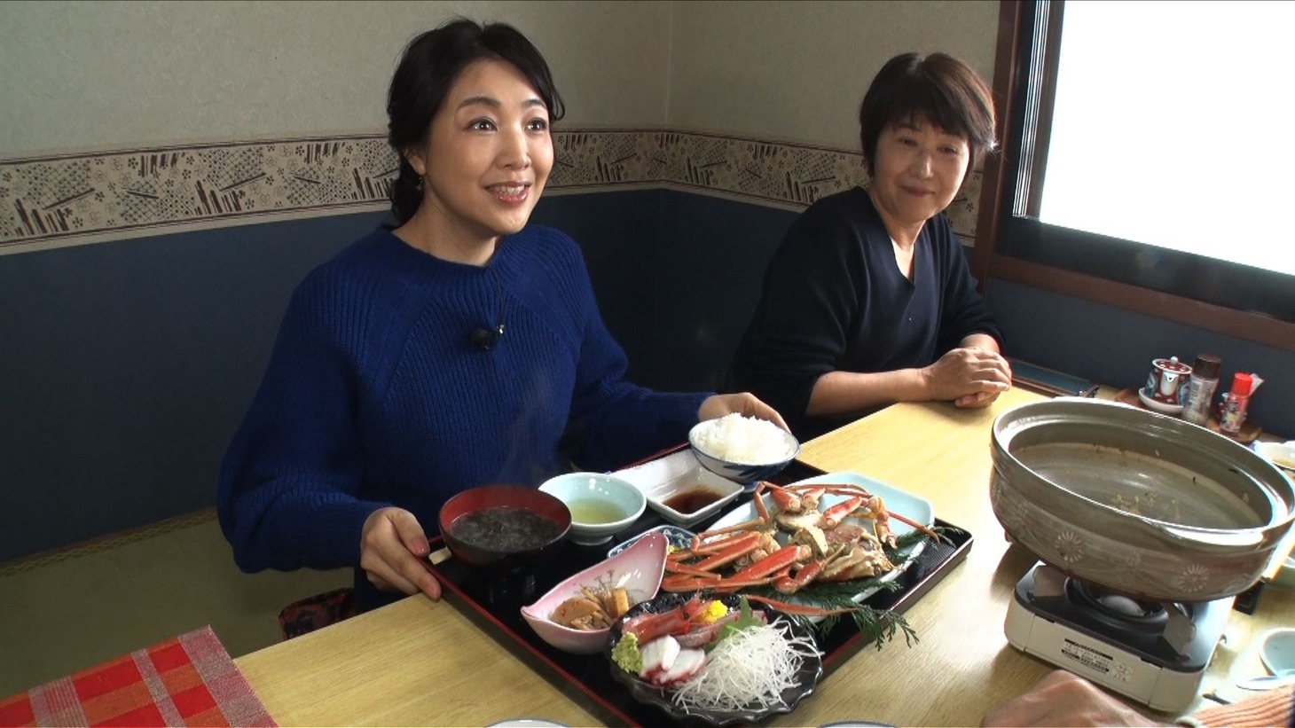 菊池桃子（左） (c)ABCテレビ