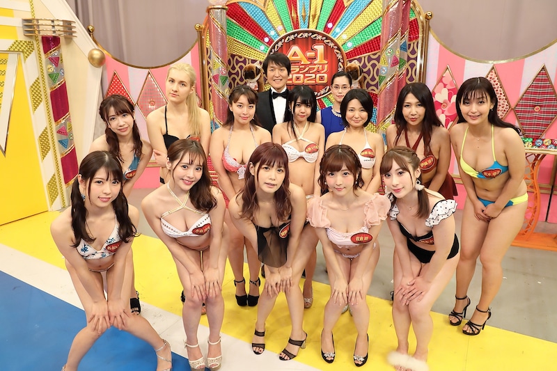 「ダラケ！～お金を払ってでも見たいクイズ～」の出演者たち。(c)BSスカパー！