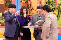 （左から）バナナマン日村、香里奈、サンドウィッチマン。(c)TBS