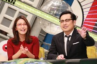 （左から）小澤陽子アナ、アリタ哲平。(c)フジテレビ