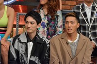 左から町田啓太、SWAY。(c)読売テレビ