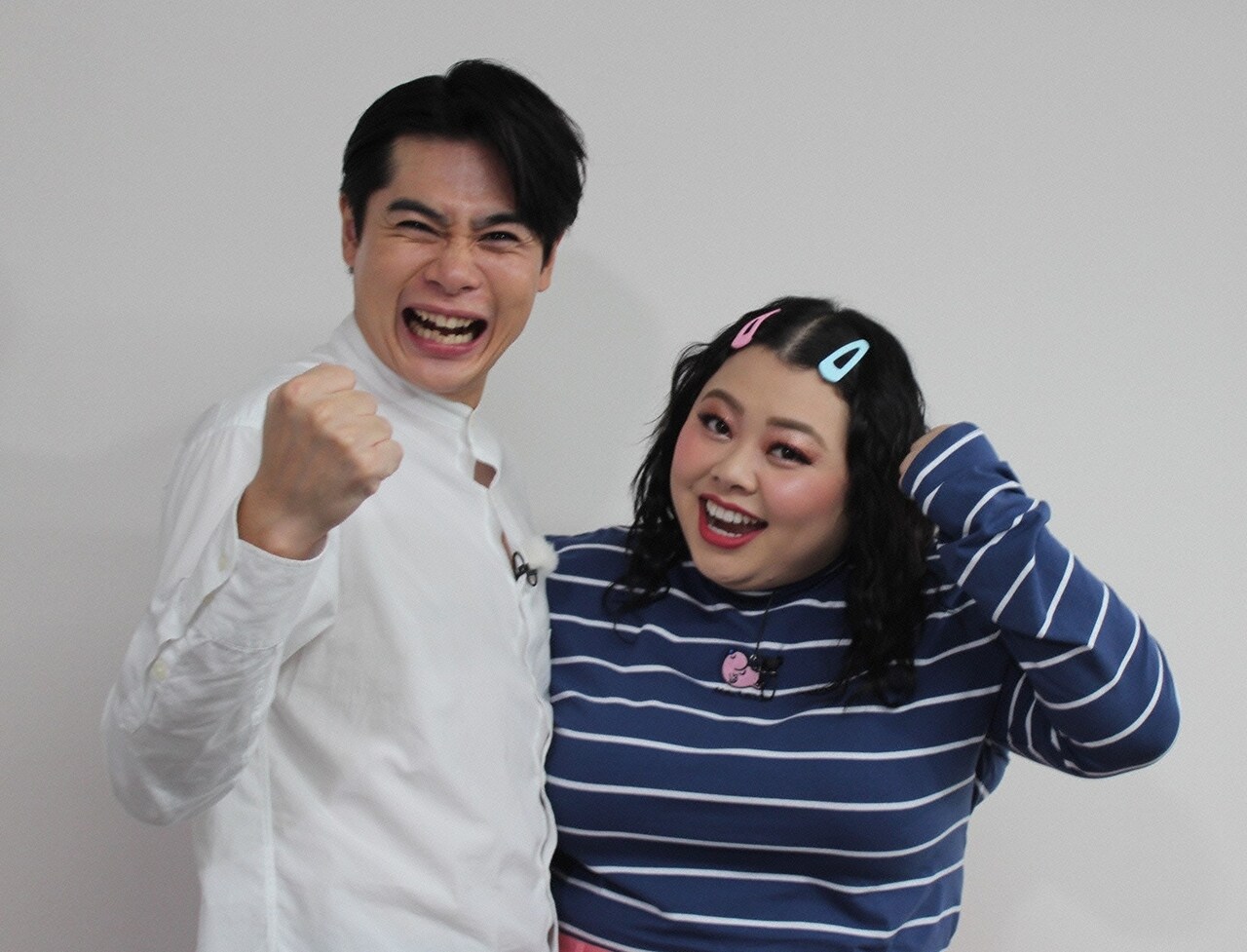 左から平成ノブシコブシ吉村、渡辺直美。(c)NiB