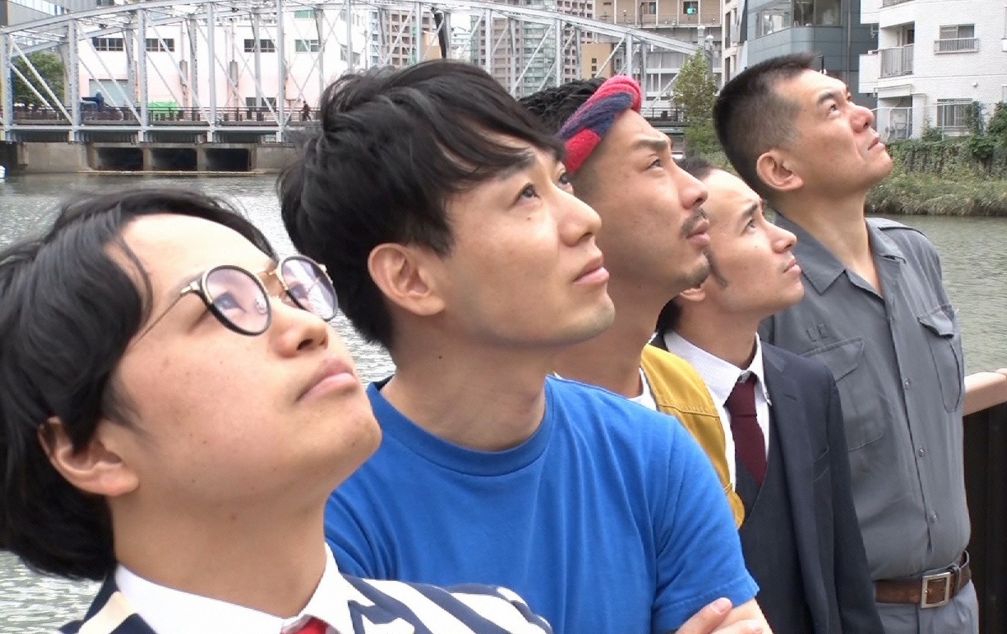 平成ノブシコブシ吉村が招集した芸人たち。(c)NiB