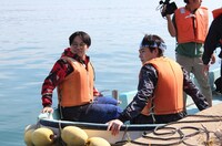 「吉村崇、無人島を買う！ ドリームチーム結成」のワンシーン。(c)NiB