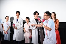 共演者のトークにツッコミを入れて盛り上げるミキ昴生。