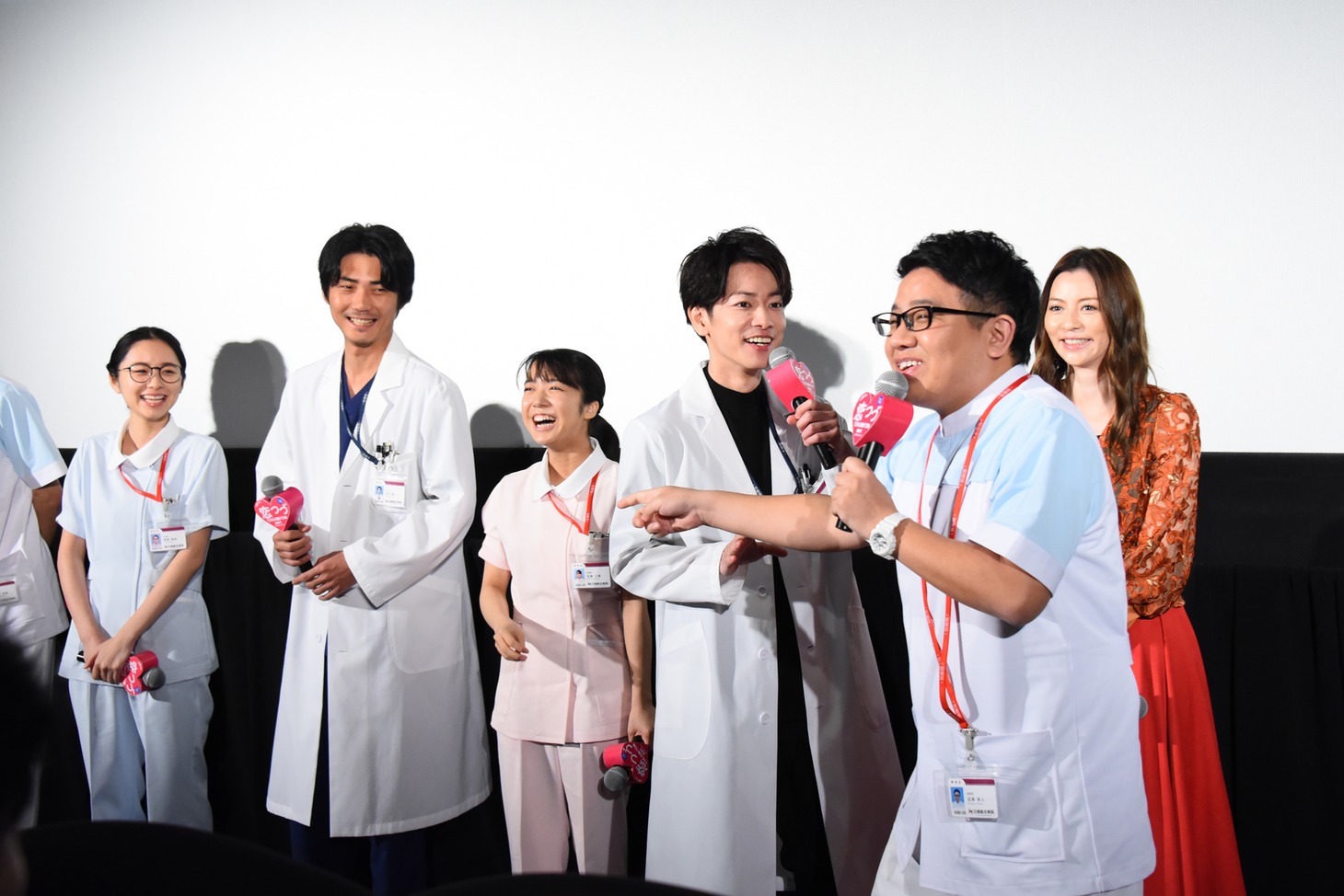 共演者のトークにツッコミを入れて盛り上げるミキ昴生。