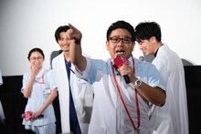 「佐藤健におっぱい触られました」と喜ぶミキ昴生。