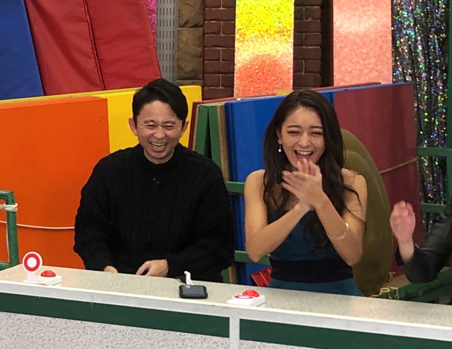 （左から）有吉弘行、池田美優。(c)テレビ朝日