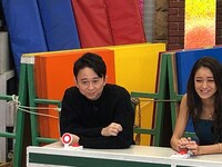 （左から）有吉弘行と池田美優。(c)テレビ朝日