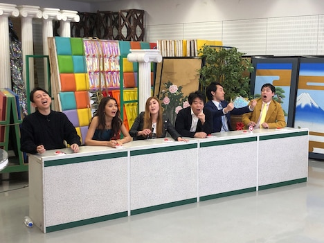(左から)有吉弘行、池田美優、納言・薄幸、宮下草薙、霜降り明星せいや。(c)テレビ朝日